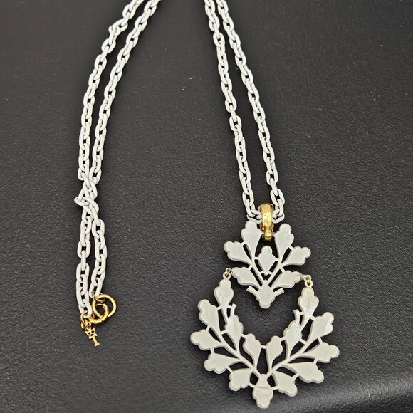 Vintage Trifari White Enamel Chain & Double Drop Pendant Necklace and Earrings - Picture 4 of 16